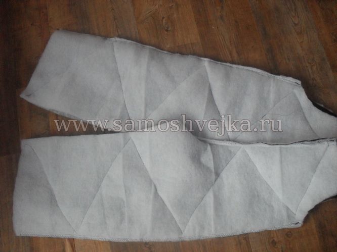 сшить боковые срезы подкладки