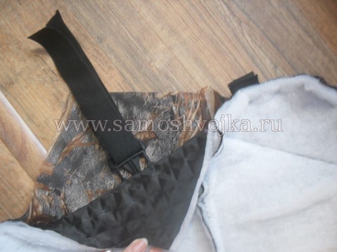 вложить резинки с карабинами