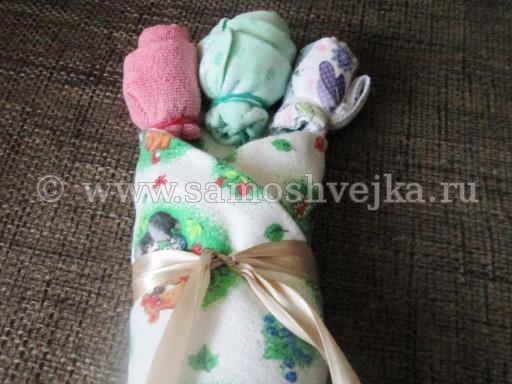 букет из одежды для новорожденного