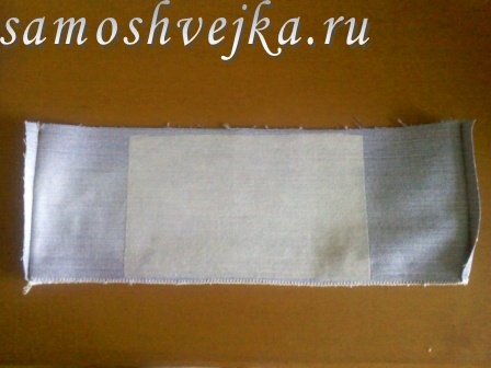 обметать нижний срез обтачки сумки