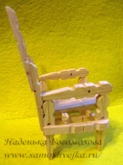 стул из прищепок для куклы